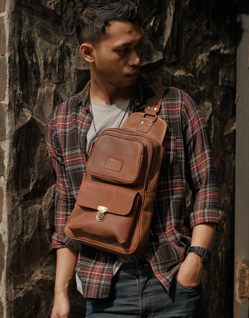 Produsen Souvenir Sling Bag Pria Kulit Asli Murah - Artha Sling Bag - Lavaches Leather